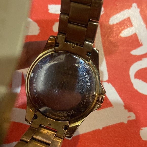 Gold Fossil Watch *needs battery* - Picture 4 of 4